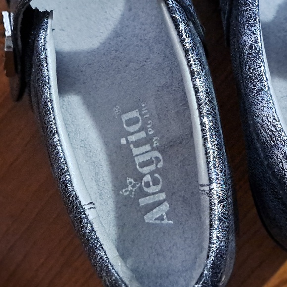 Shoes - Picture 2 of 4